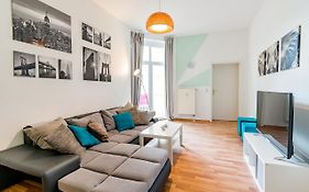 Helle Wohnung mit Balkon in grünen Innenhof - W-LAN, 4 Schlafplätze